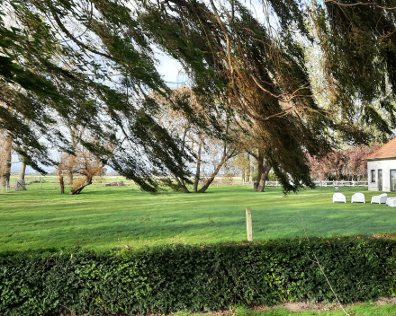 tuin achteraan La Compagnie des Moëres